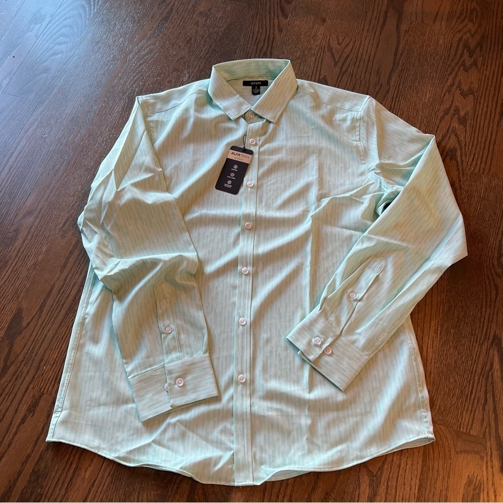 NWT Alfani Alfatech button up long sleeve printed top size medium